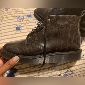 Like new!! Unique Doc Martens ankle boots.